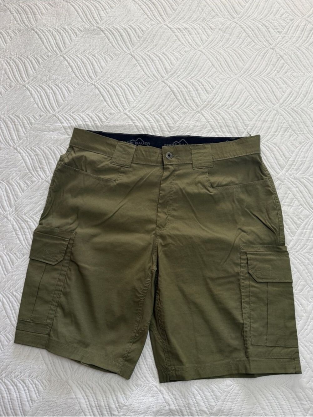 Eddie Bauer Men’s Camo Green Nylon Shorts. Size 38